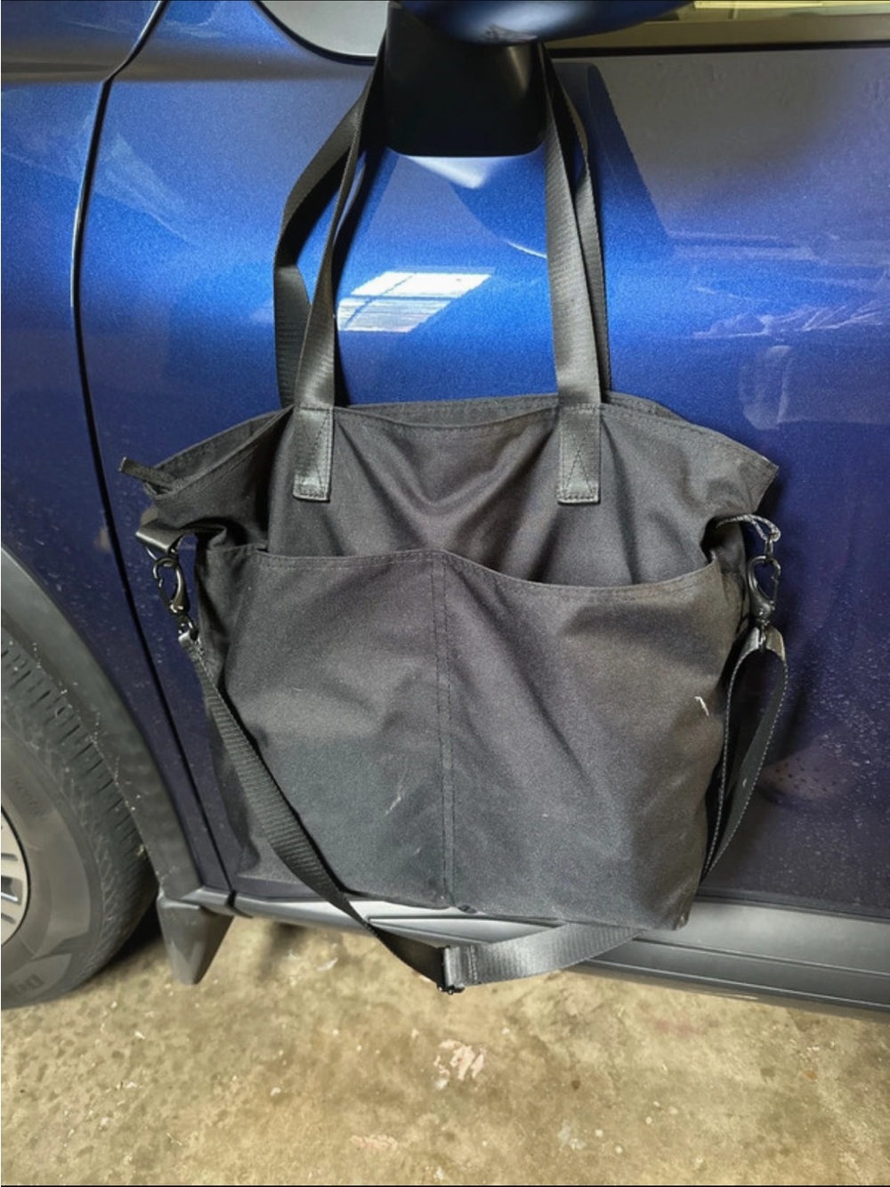 Simple modern tote bag